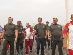 Pangkostrad Ikuti Olahraga Bersama pada Rangkaian Acara HUT Ke-78 TNI