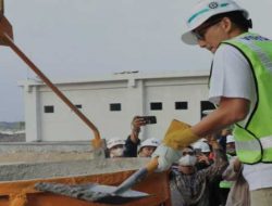 Menparekraf di Gemolong Sragen Lakukan Topping Off Gedung Kuliah Poltekpar Solo Raya